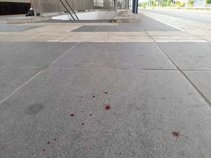 Le macchie di sangue al binario quattro Le macchie di sangue al binario quattro