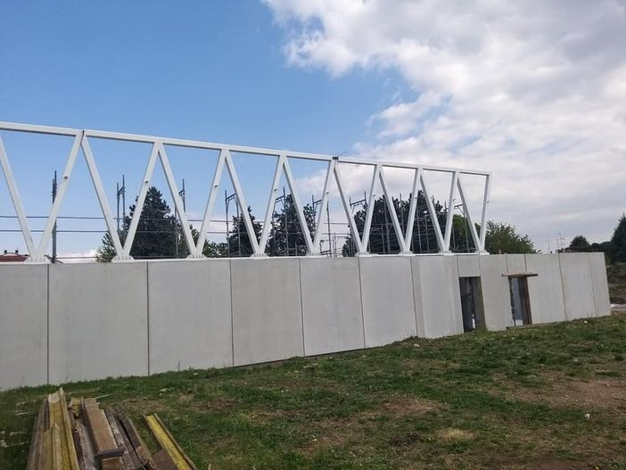 Lo stato dei lavori nell'area dell'ex campo sportivo dove sorgerà il palazzetto