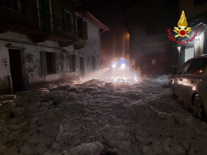 L'impressionante grandinata di questa notte a Gornate Olona L'impressionante grandinata di questa notte a Gornate Olona