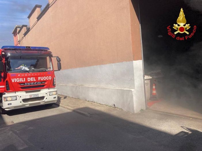 Ancora un incendio a Busto: fiamme in falegnameria