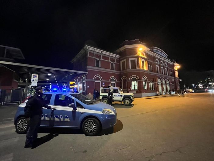 Aggressione con coccio di bottiglia nel piazzale della stazione a Varese, libico a processo per tentato omicidio Aggressione con coccio di bottiglia nel piazzale della stazione a Varese, libico a processo per tentato omicidio