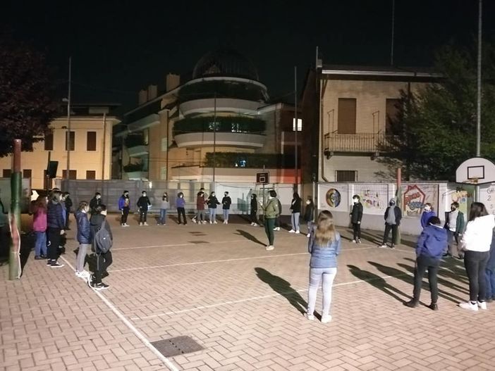 Primi incontri. Distanziati ma insieme, ci si rivede