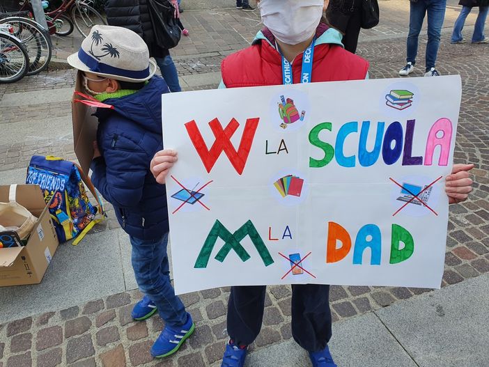 Una protesta contro la didattica a distanza Una protesta contro la didattica a distanza