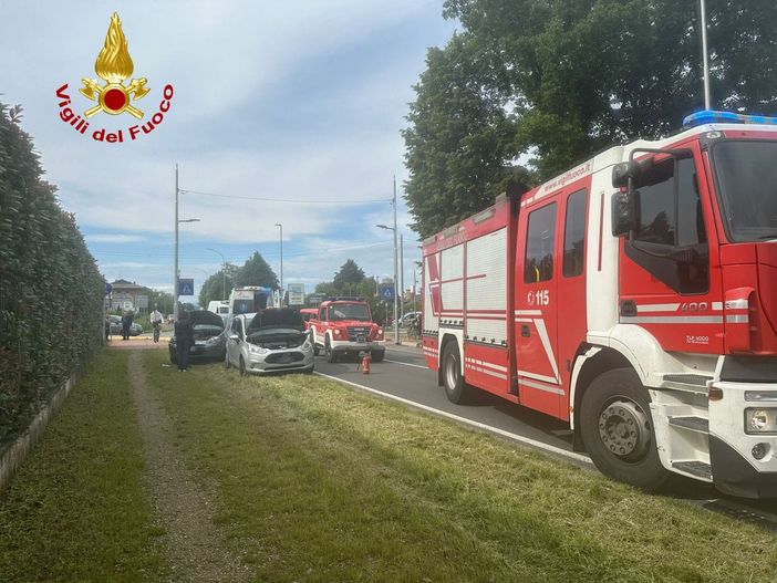 Scontro tra due auto a Fagnano, soccorsi in azione per due persone