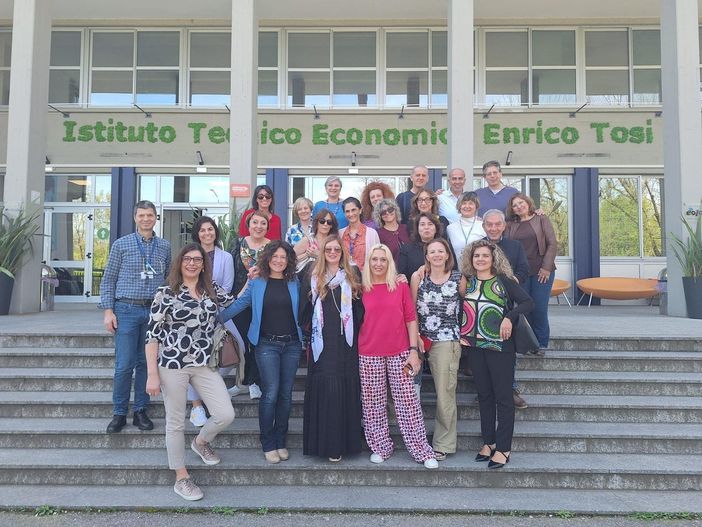 Foto dalla pagina Facebook della preside Foto dalla pagina Facebook della preside