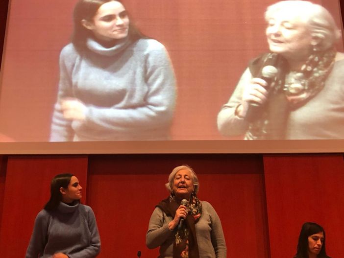 VIDEO. Il liceo Tosi e il no alla violenza sulle donne.  La dottoressa Kustermann: «Ragazzi impegnatevi perché anche voi potete cambiare un pezzo del mondo»