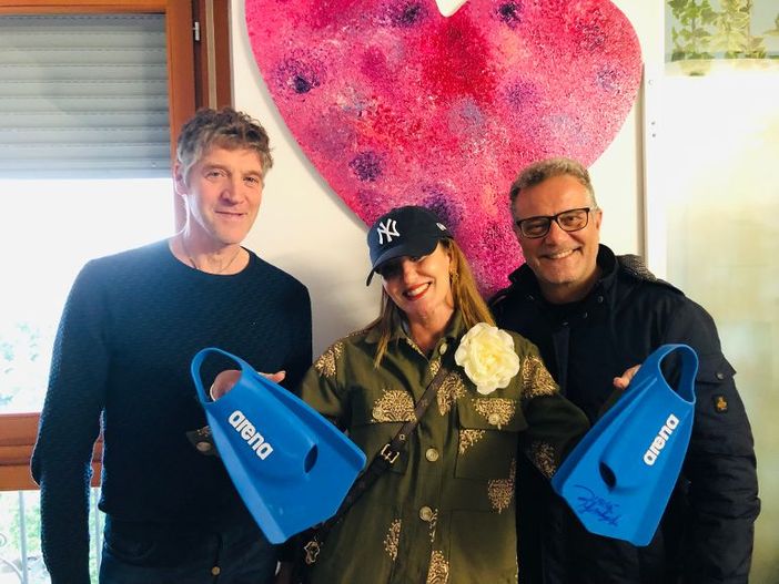 VIDEO. Di campione in campione: dalle pinne di Martinenghi un’opera d’arte di Carnini