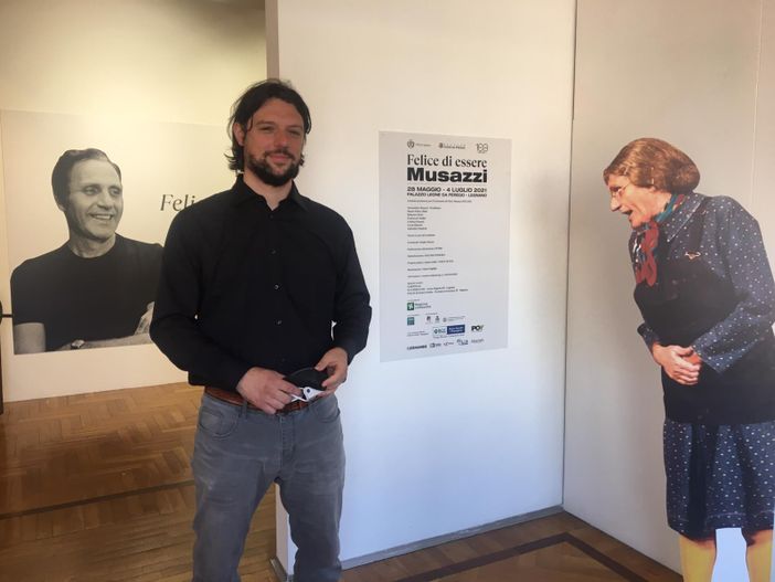 L'inaugurazione della mostra di Musazzi a Palazzo Leone da Perego e l'assessore Bragato L'inaugurazione della mostra di Musazzi a Palazzo Leone da Perego e l'assessore Bragato