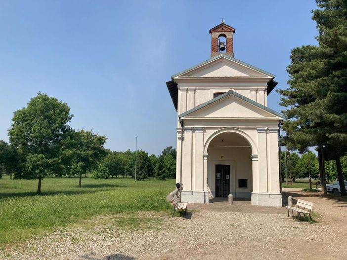 FOTO. I due volti della Madonna in Campagna: la pace e l'inciviltà