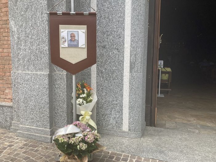 «Ciao Pippo, sei nel giardino più bello. Continua a guidarci da lassù»