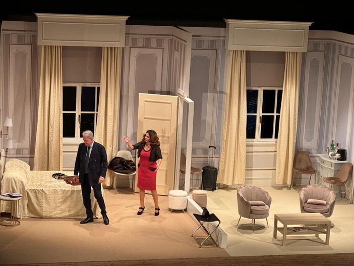 Applausi al Manzoni per Corrado Tedeschi e Debora Caprioglio Applausi al Manzoni per Corrado Tedeschi e Debora Caprioglio