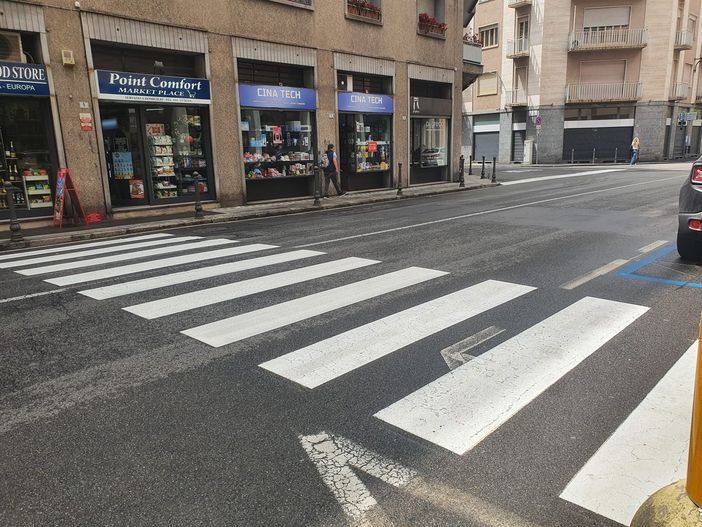 LA FOTO. Via Mazzini, il passaggio pedonale torna &quot;single&quot;