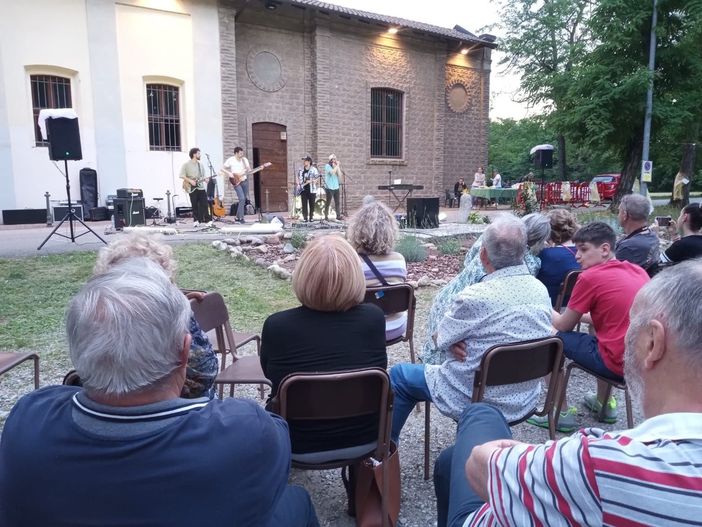 VIDEO. I Meridiana sempre più applauditi alla Cascina dei poveri