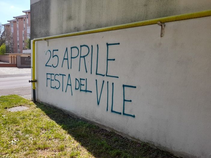 Gallarate, scritte contro il 25 Aprile e oltraggi alla Memoria