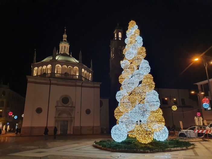 A Santa Lucia una fiaccolata per ricordare l’importanza della vista e della solidarietà A Santa Lucia una fiaccolata per ricordare l’importanza della vista e della solidarietà