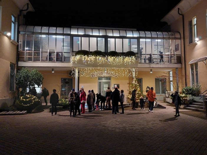 FOTO. Luci e presepi: a Marnate è iniziato ufficialmente il Natale FOTO. Luci e presepi: a Marnate è iniziato ufficialmente il Natale