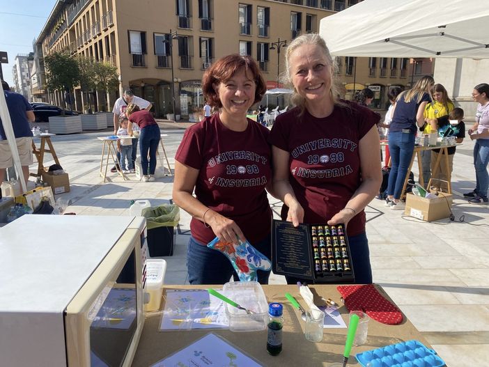 La “Notte dei ricercatori” in piazza Santa Maria. La “magia” della scienza attira e stupisce bambini e adulti La “Notte dei ricercatori” in piazza Santa Maria. La “magia” della scienza attira e stupisce bambini e adulti