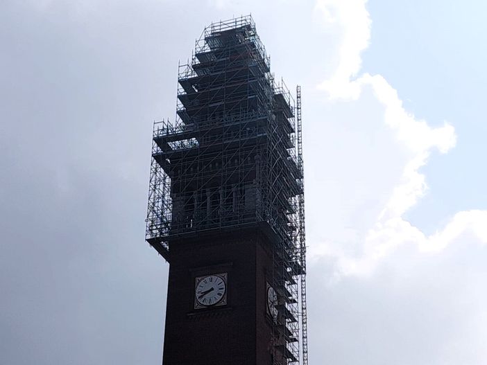 Un fulmine ferma nuovamente l’orologio del campanile di San Giulio Un fulmine ferma nuovamente l’orologio del campanile di San Giulio