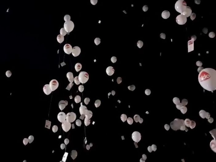 FOTO E VIDEO. Centinaia di palloncini colorano il cielo olgiatese