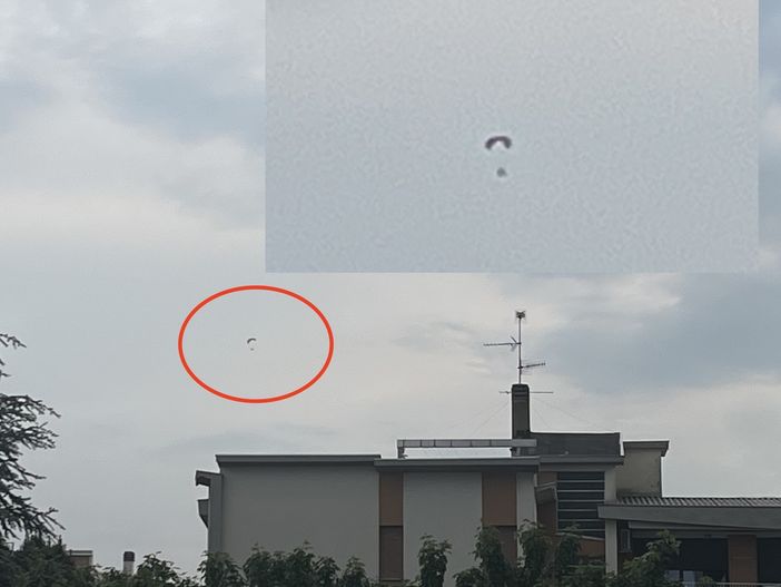 Il mezzo nel cielo di Busto (con il cerchio rosso e ingrandito) Il mezzo nel cielo di Busto (con il cerchio rosso e ingrandito)