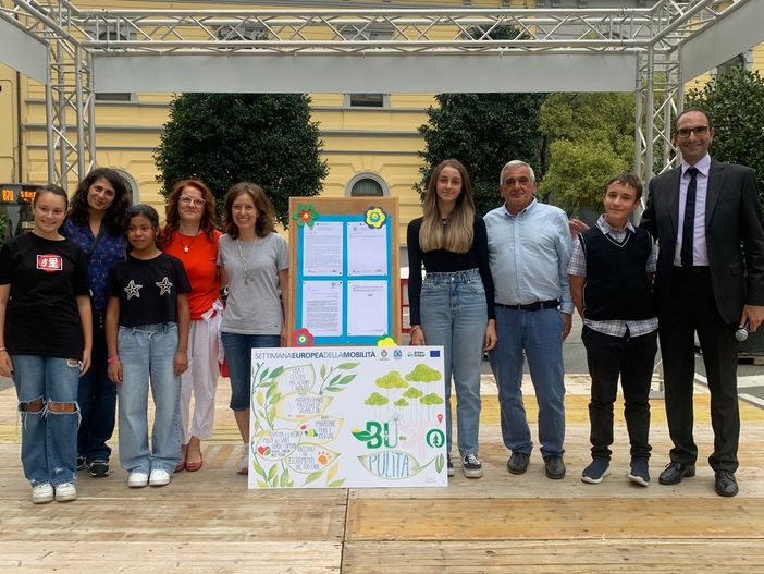 La presentazione del progetto Busto pulita delle scuole De Amicis (foto ufficio stampa Comune Busto)