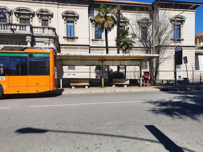 Piazzale Solaro, finalmente pensiline nuove alle fermate dei bus