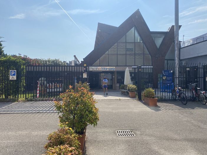 «Un sopralluogo della commissione sport alla piscina di Busto»