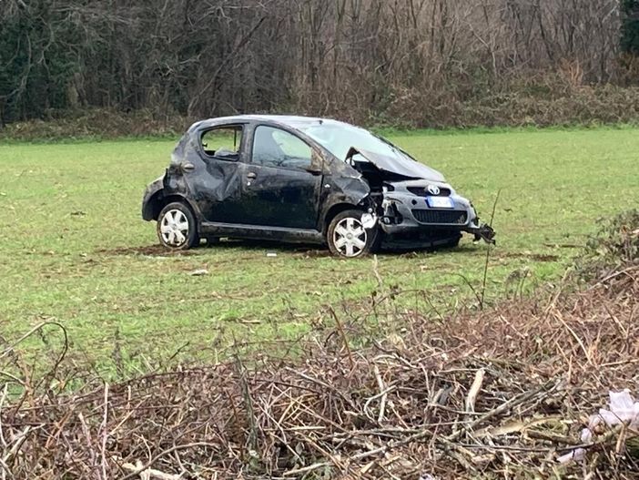 FOTO. Auto si ribalta a Gorla Minore: ferito un 45enne FOTO. Auto si ribalta a Gorla Minore: ferito un 45enne