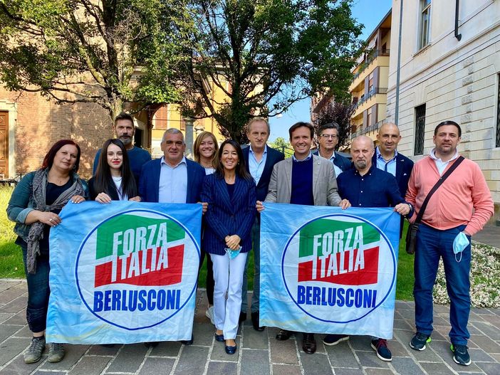 La senatrice Licia Ronzulli a Busto