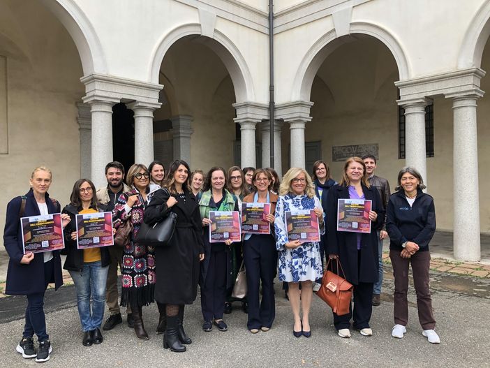 Stand, tavola rotonda, laboratori, sportelli di ascolto per orientare gli alunni delle scuole medie Stand, tavola rotonda, laboratori, sportelli di ascolto per orientare gli alunni delle scuole medie