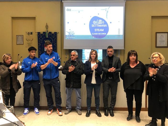 Più di 200 saponette biancoblù per tenere alti i colori della Pro. Con un occhio di riguardo alle adozioni a distanza