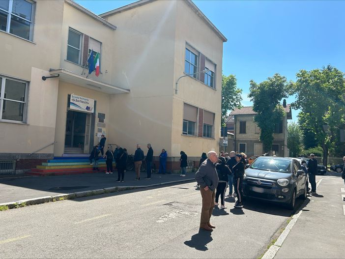 Sciopero della mensa alle Bertacchi: 180 bambini escono da scuola all’ora di pranzo Sciopero della mensa alle Bertacchi: 180 bambini escono da scuola all’ora di pranzo