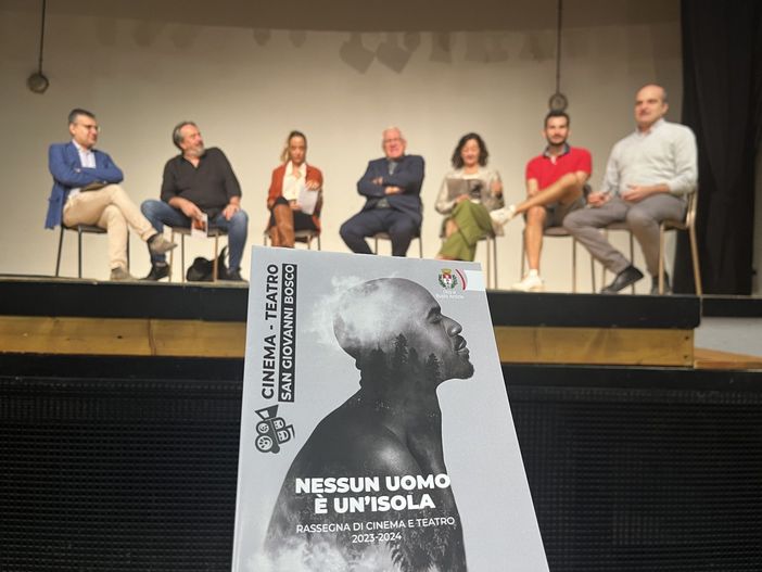VIDEO. Nessun uomo è un'isola: sul palco e fuori