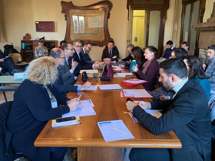 Traffico intorno alle scuole, per consegnare le merci o per andare a lavorare: Busto vuole domarlo in modo "intelligente"