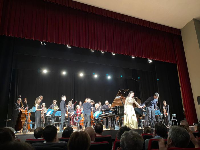 L'en plein che premia i giovani. ll Teatro Sociale Cajelli: «È una nostra vocazione lanciare i talenti»