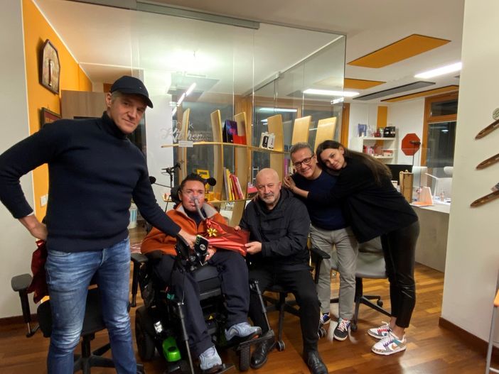 Non solo atleta e rapper: “Toro seduto” veste anche i panni del comico