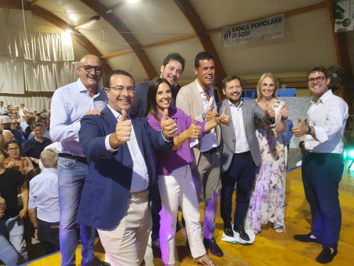 VIDEO. Tovaglieri festeggia con i sostenitori: «Ora portiamo a Bruxelles le esigenze del territorio»