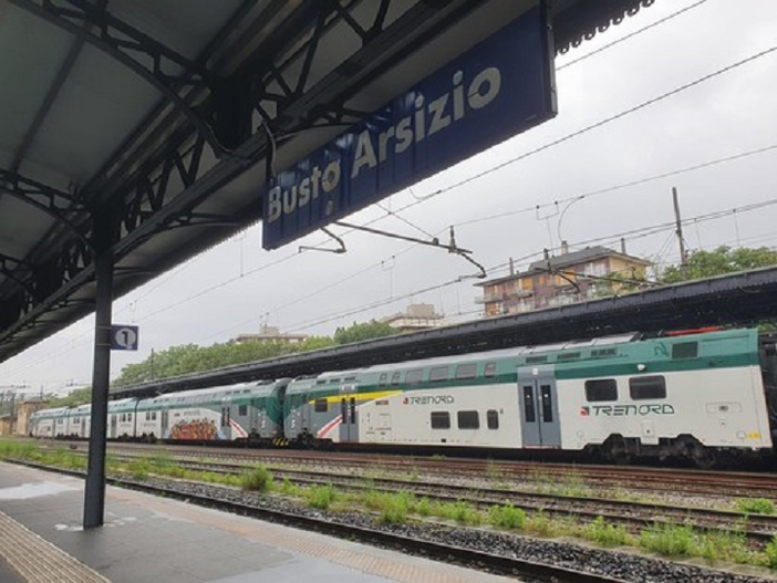 Maltempo, grossi problemi e disagi per i pendolari. Stavolta reggono i sottopassi