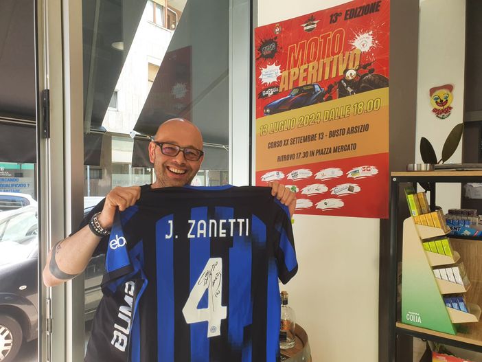 Busto, il Motoaperitivo fa 13. Asta benefica con la maglia autografata di capitan Zanetti Busto, il Motoaperitivo fa 13. Asta benefica con la maglia autografata di capitan Zanetti
