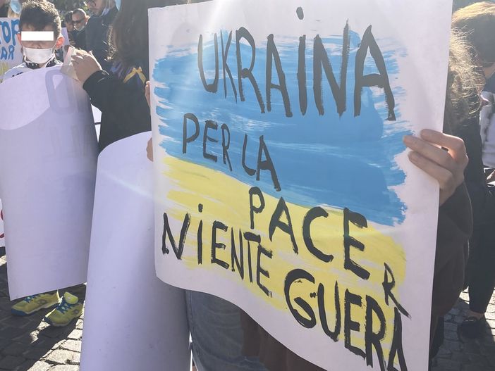 L'Altomilanese si mobilita per l'Ucraina: pronti pulmini e un container di aiuti per gli sfollati