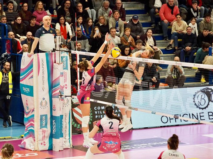 Alcune fasi del match del Pala Bus Company di Villafranca Piemonte (foto Christian Bosio) Alcune fasi del match del Pala Bus Company di Villafranca Piemonte (foto Christian Bosio)