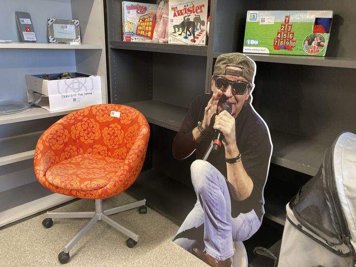 La sagoma di Vasco Rossi al Centro del riuso