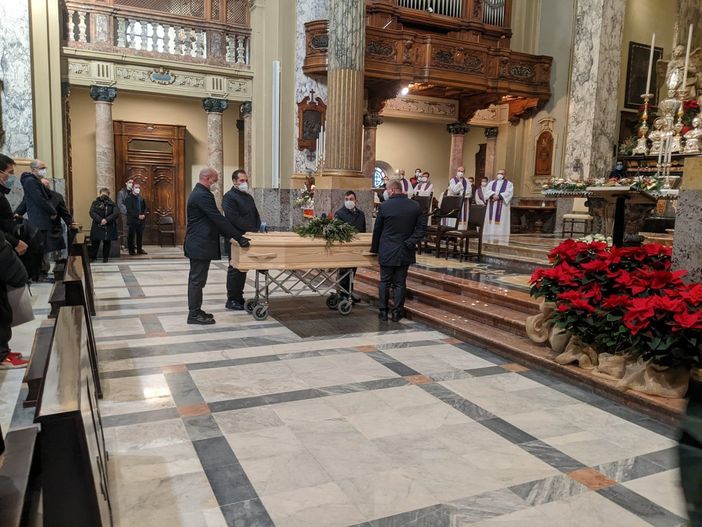 Saronno si ferma per l’addio ad Alessandro Bisi