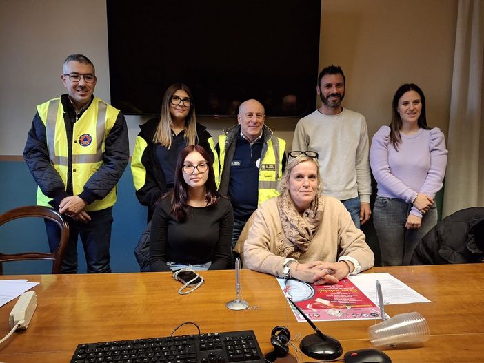 La presentazione della cena di Natale, in Comune La presentazione della cena di Natale, in Comune
