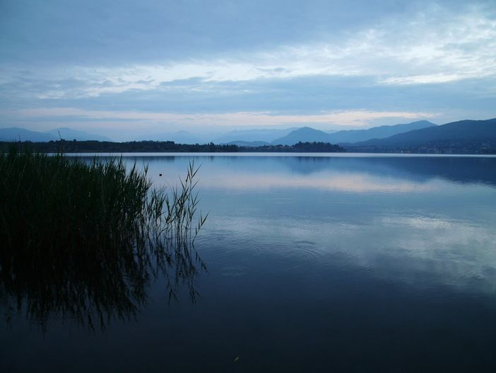 Giuliacci inaugura la nuova stazione meteo sul lago di Varese: una webcam per &quot;monitorare&quot; tempo e natura