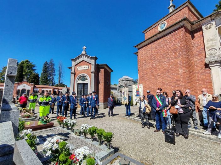 Il 25 Aprile di Somma Lombardo: nella sobrietà, le rose che le madri di Plaza de Mayo diedero al papa
