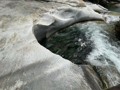 Ancora paura alle Marmitte dei Giganti dove una settimana fa morì un varesino Ancora paura alle Marmitte dei Giganti dove una settimana fa morì un varesino