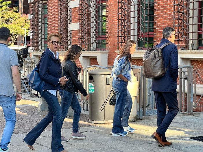 Marta Criscuolo e Lavinia Limido entrano in tribunale nella mattinata di oggi