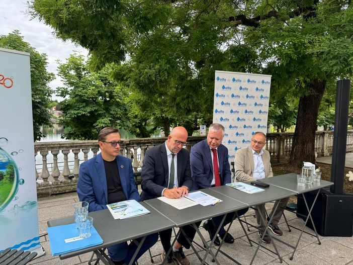 L'accordo siglato questa mattina a Sesto Calende L'accordo siglato questa mattina a Sesto Calende