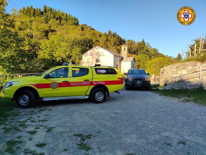 Porto Valtravaglia, cade nel bosco mentre cerca funghi. Interviene il Soccorso Alpino Porto Valtravaglia, cade nel bosco mentre cerca funghi. Interviene il Soccorso Alpino